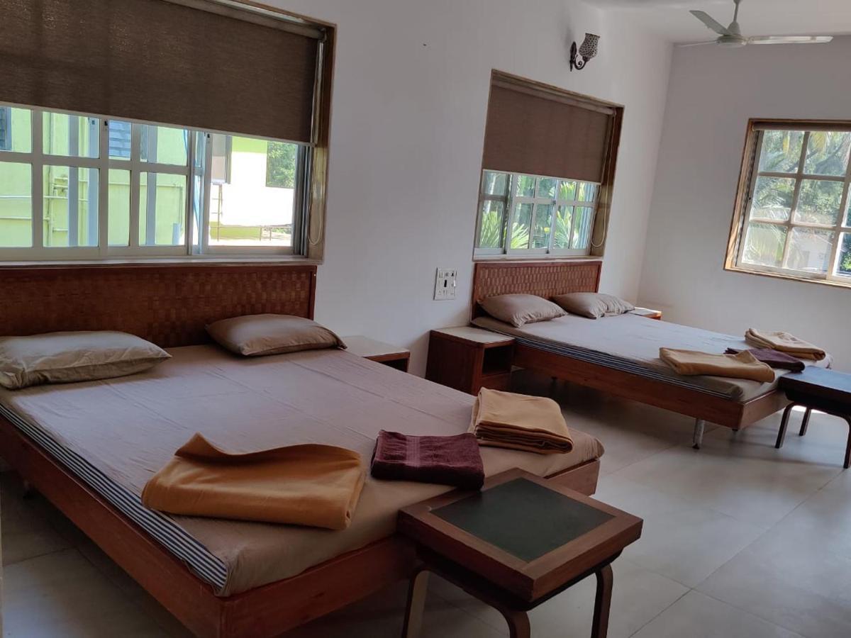 White House Beach Resort, Nagaon Bagian luar foto