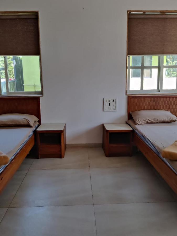 White House Beach Resort, Nagaon Bagian luar foto