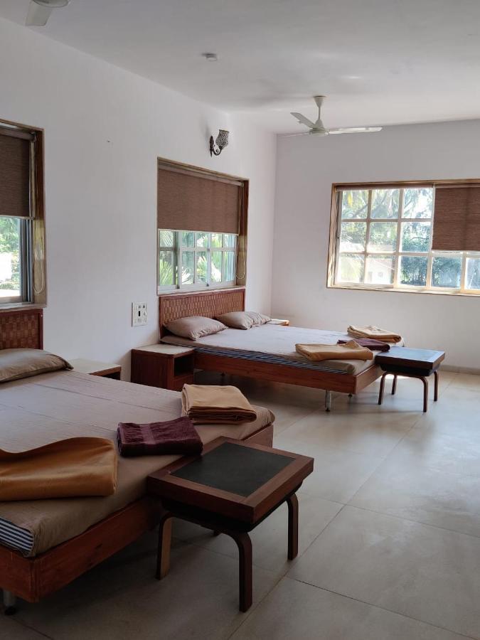 White House Beach Resort, Nagaon Bagian luar foto