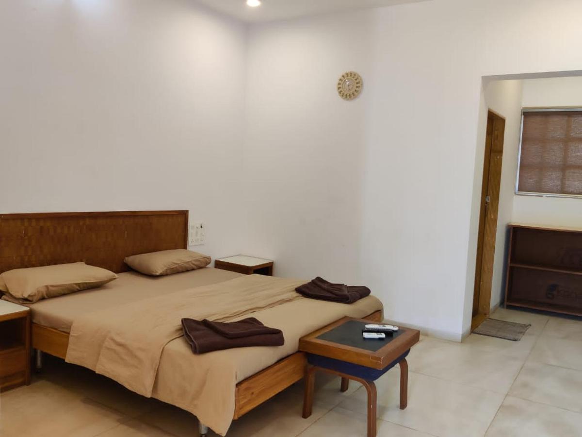 White House Beach Resort, Nagaon Bagian luar foto
