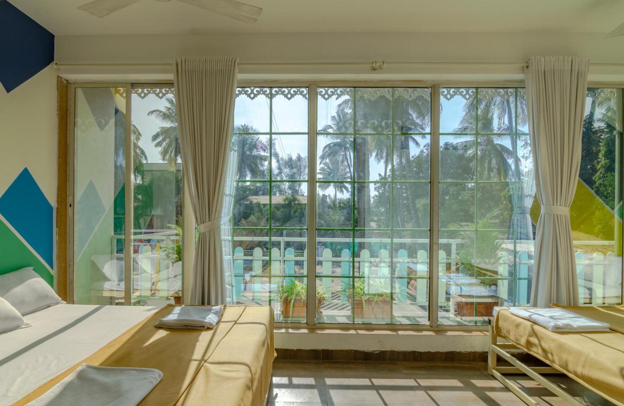 White House Beach Resort, Nagaon Bagian luar foto