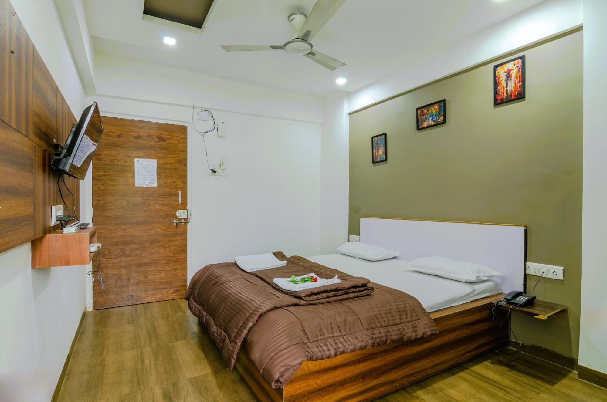 White House Beach Resort, Nagaon Bagian luar foto