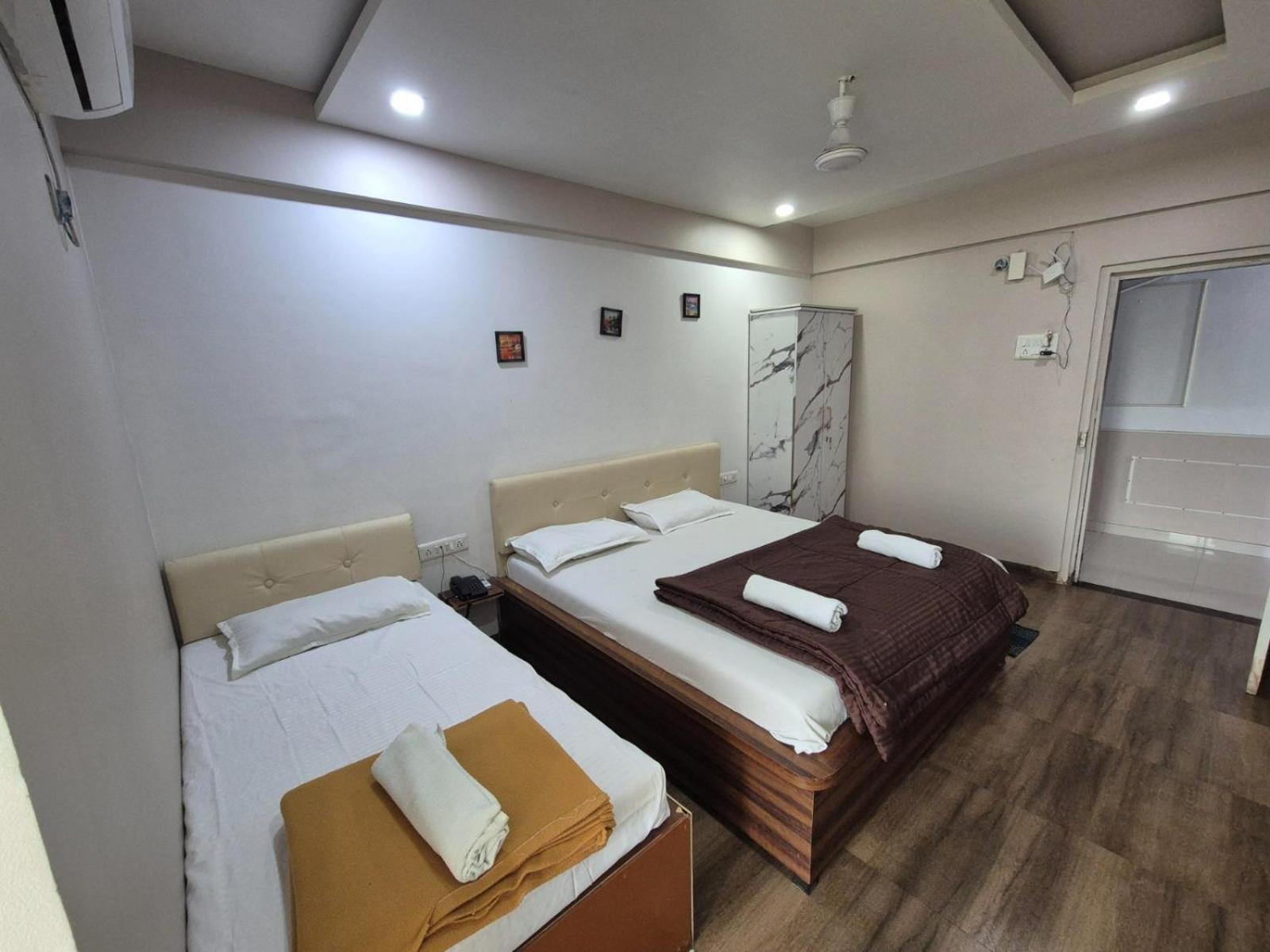 White House Beach Resort, Nagaon Bagian luar foto