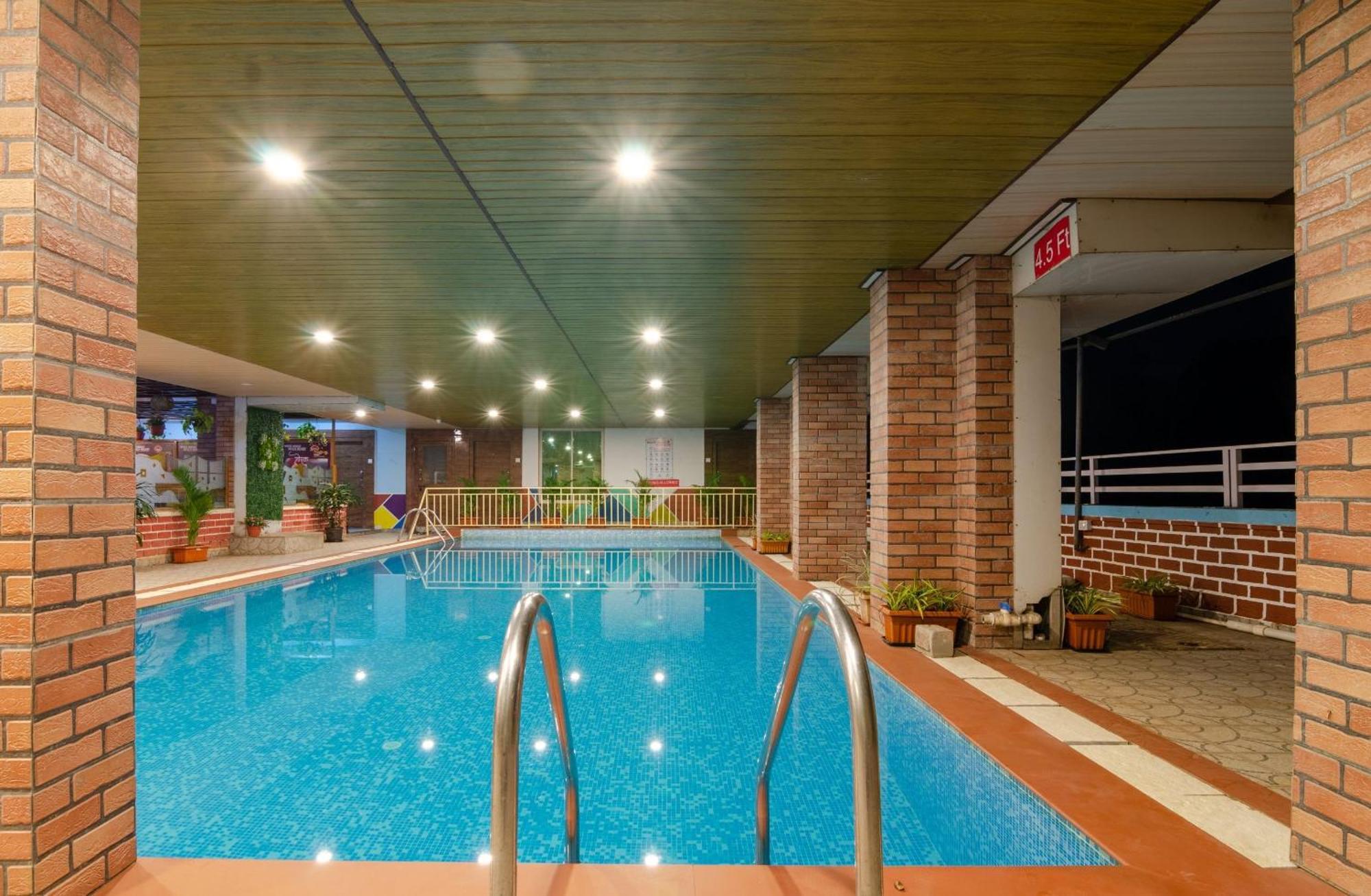 White House Beach Resort, Nagaon Bagian luar foto