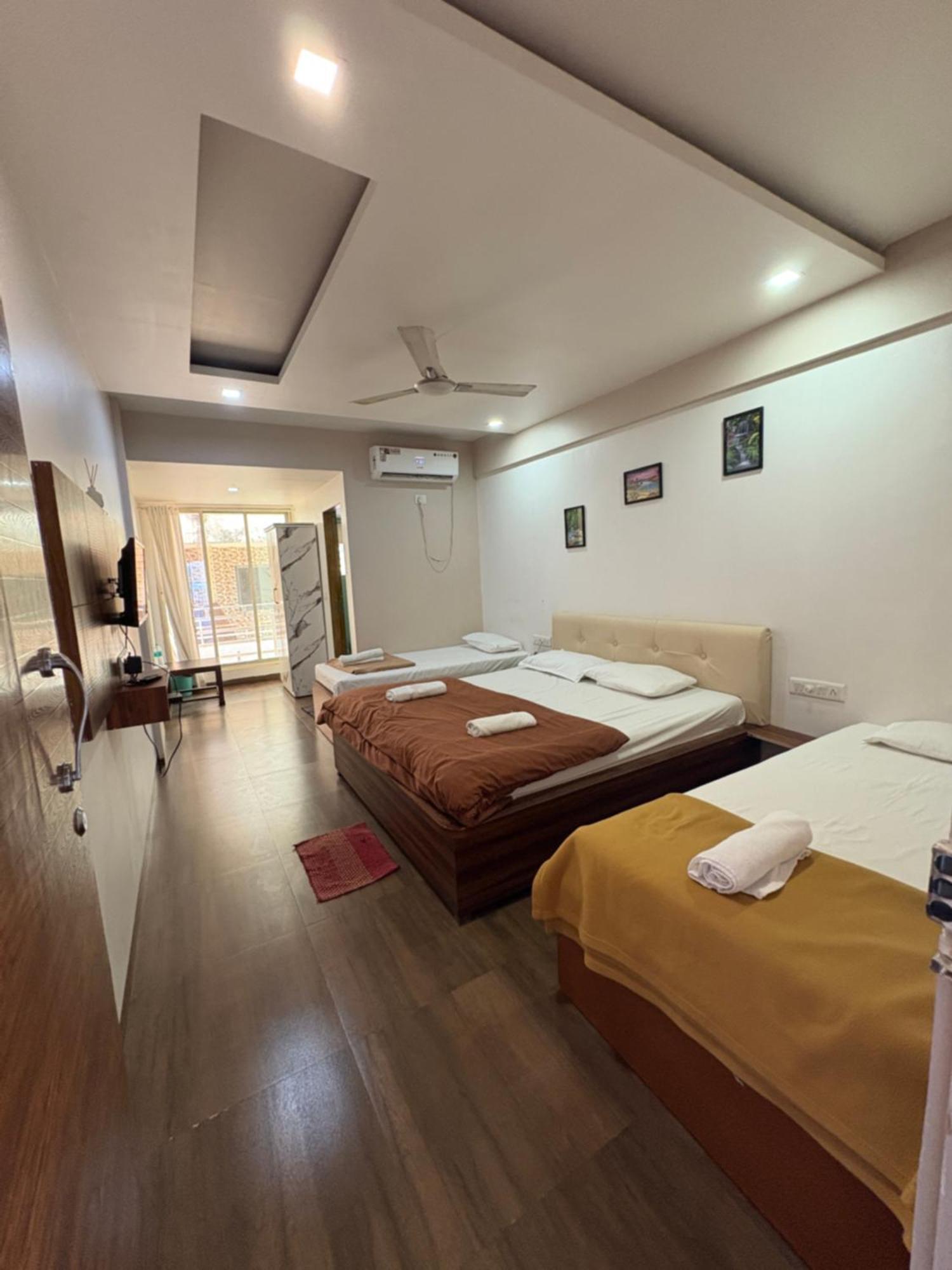 White House Beach Resort, Nagaon Bagian luar foto